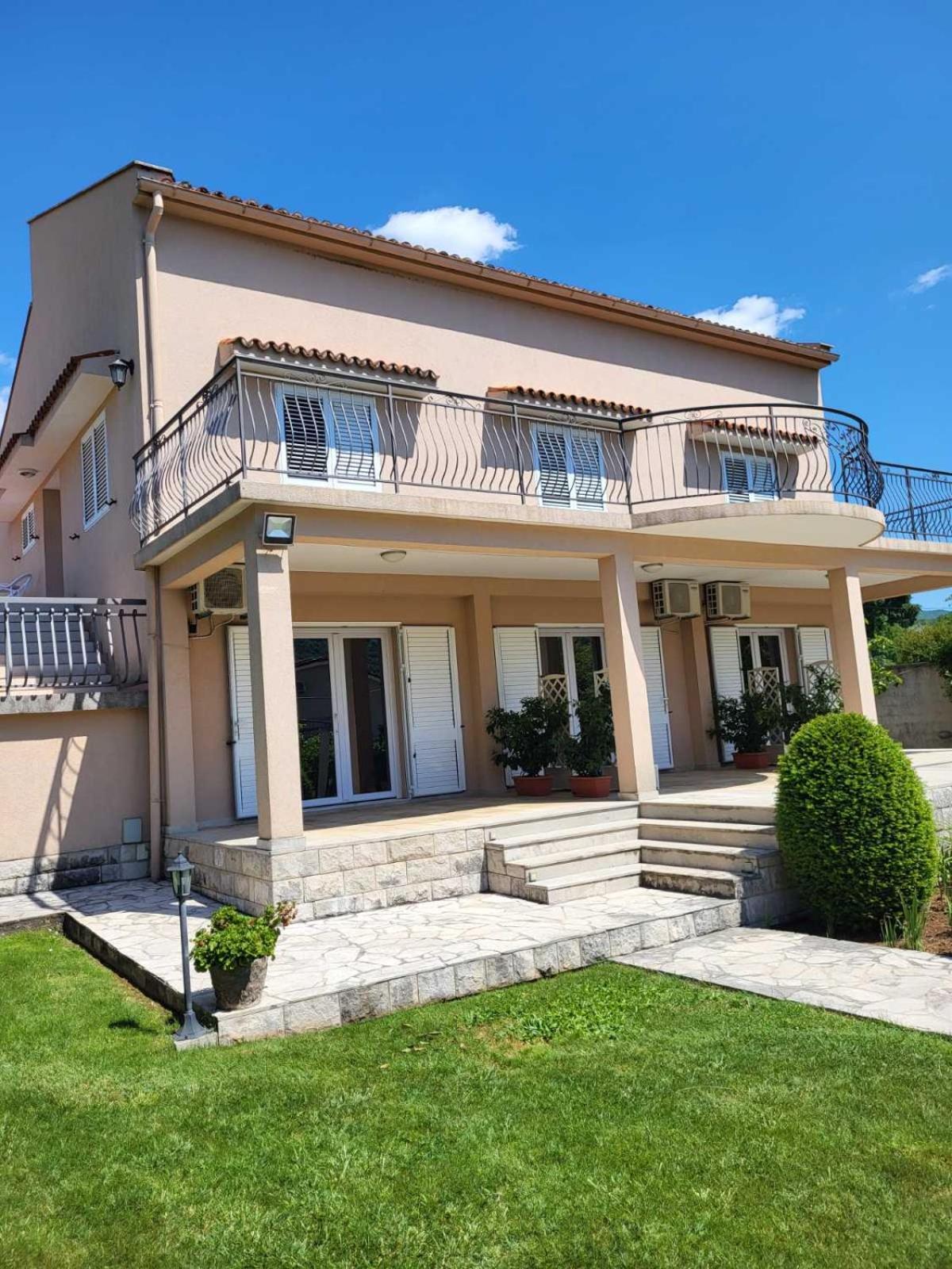 Apartments Raskovic Radanovici Exterior photo