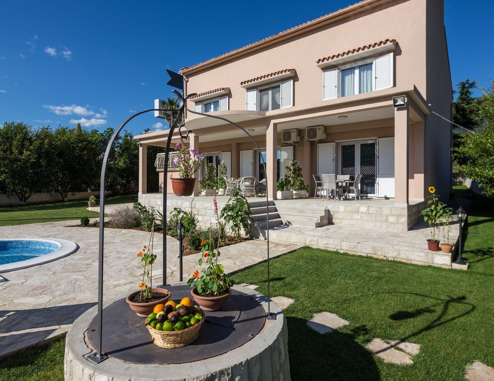 Apartments Raskovic Radanovici Exterior photo