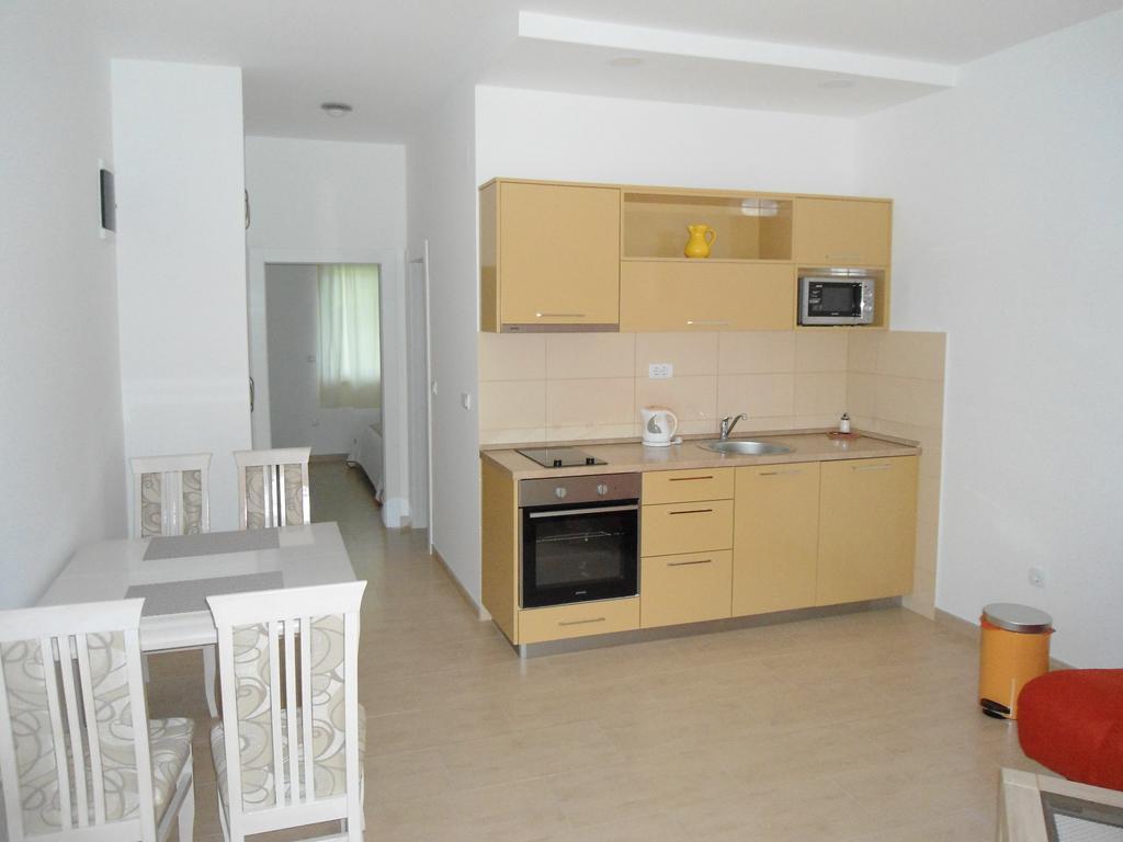 Apartments Raskovic Radanovici Exterior photo