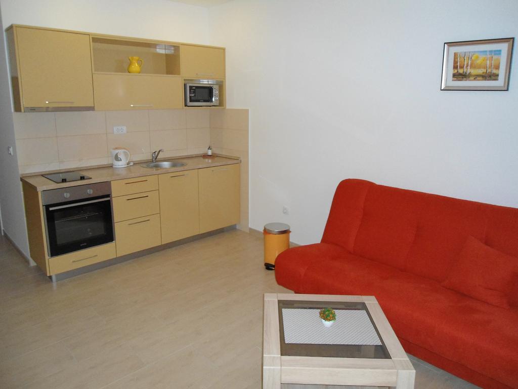 Apartments Raskovic Radanovici Exterior photo
